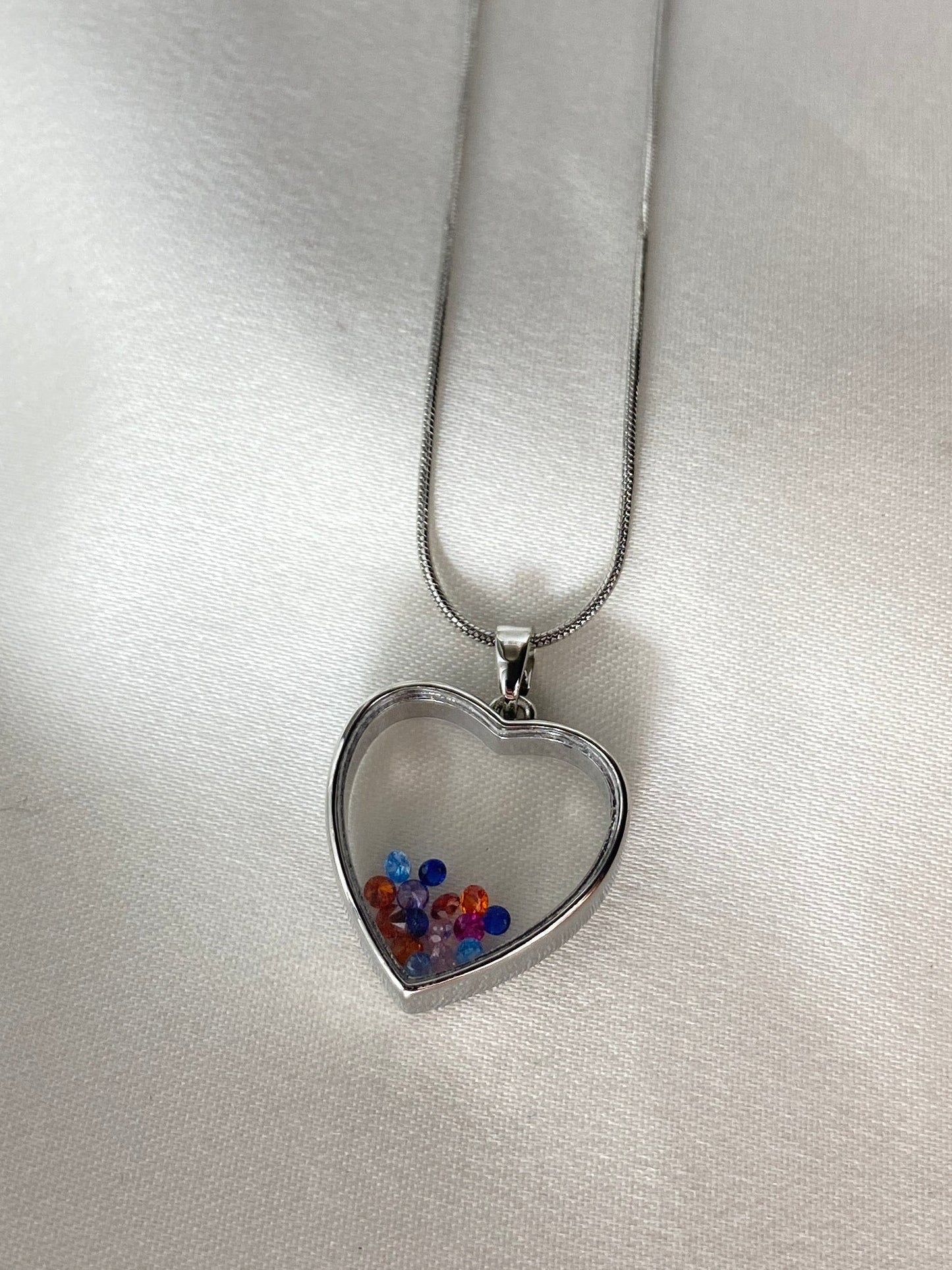 Renkli Taşlı Kalp Silver Çelik Kolye