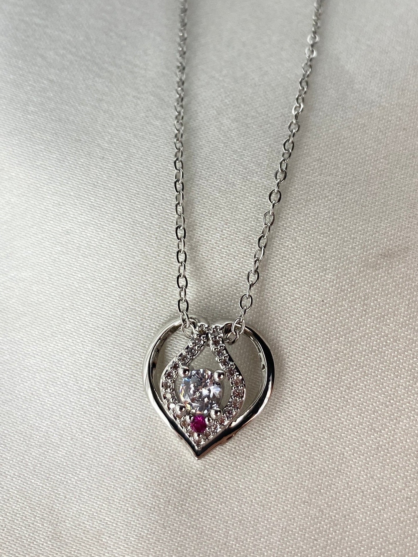 Taşlı Kalp Çelik Kolye