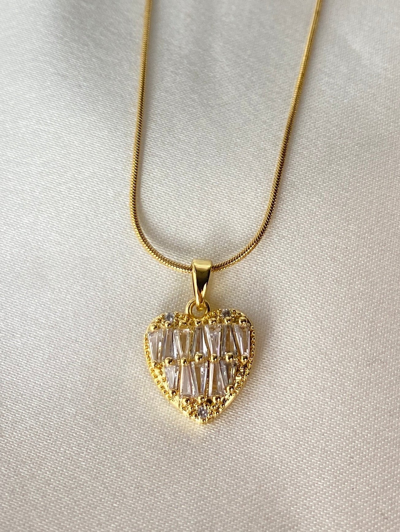 Taşlı Kalp Çelik Kolye