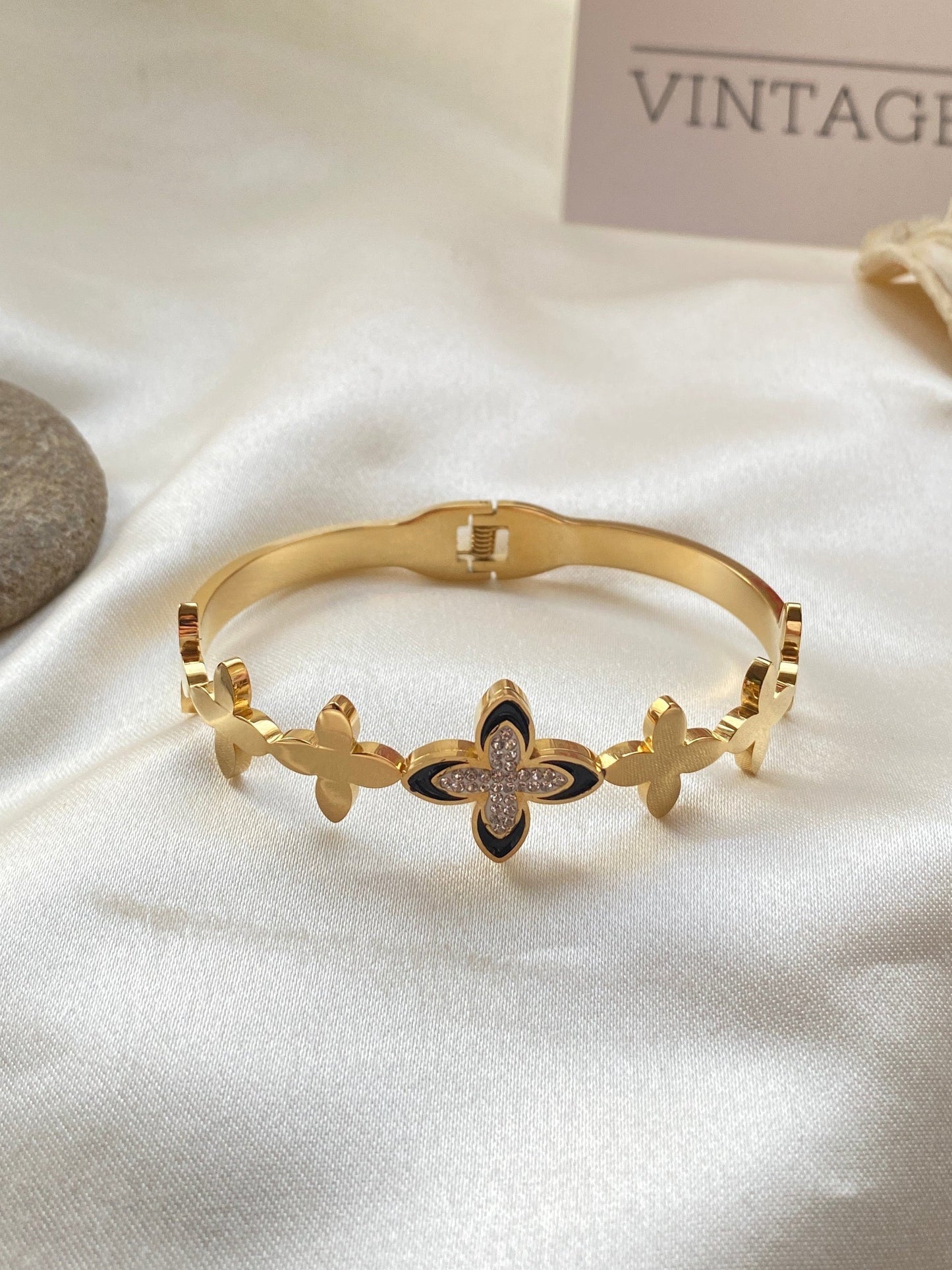 Yonca Görünümlü Çelik Bilezik