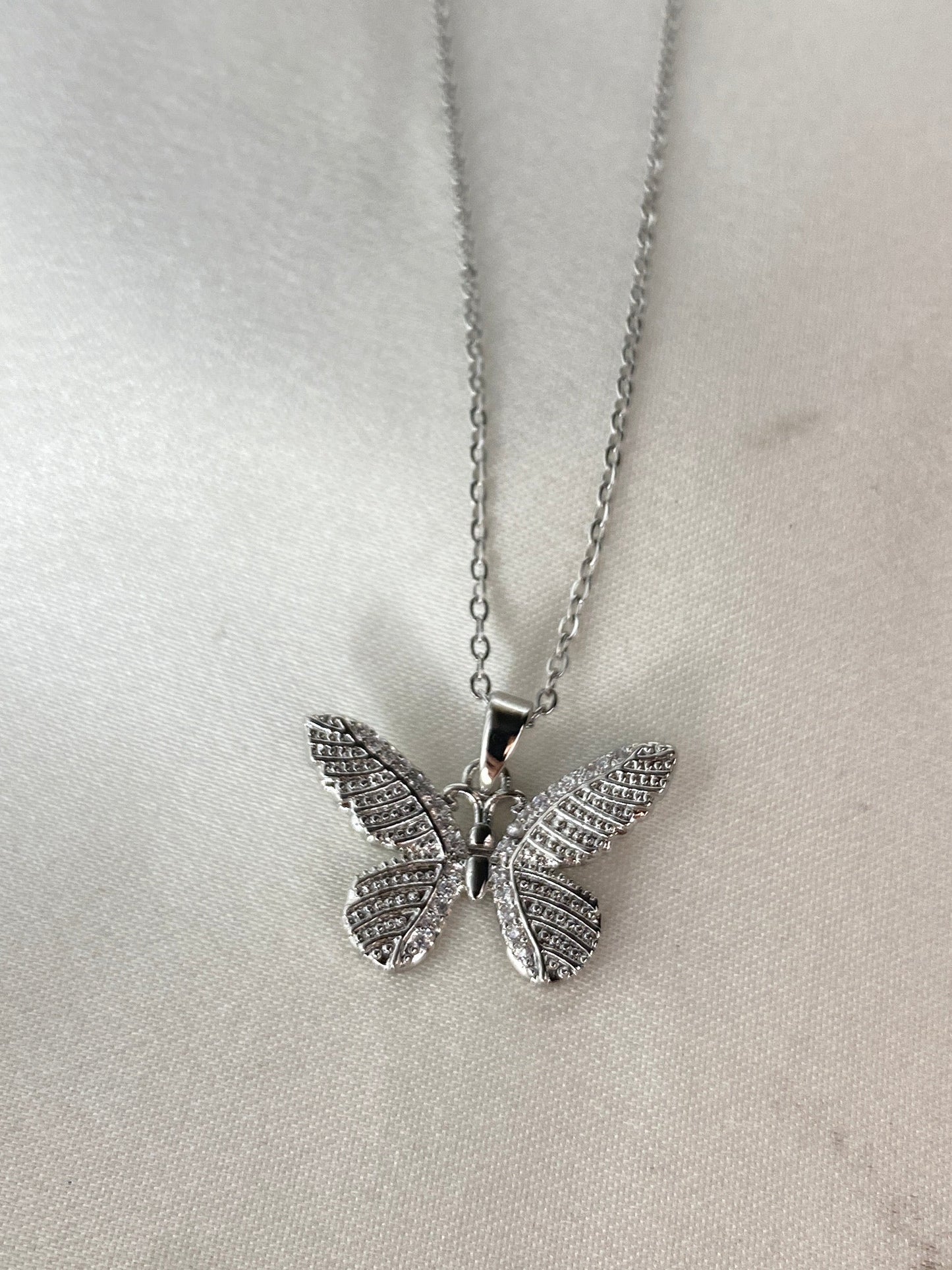 Taşlı Kelebek Silver Çelik Kolye