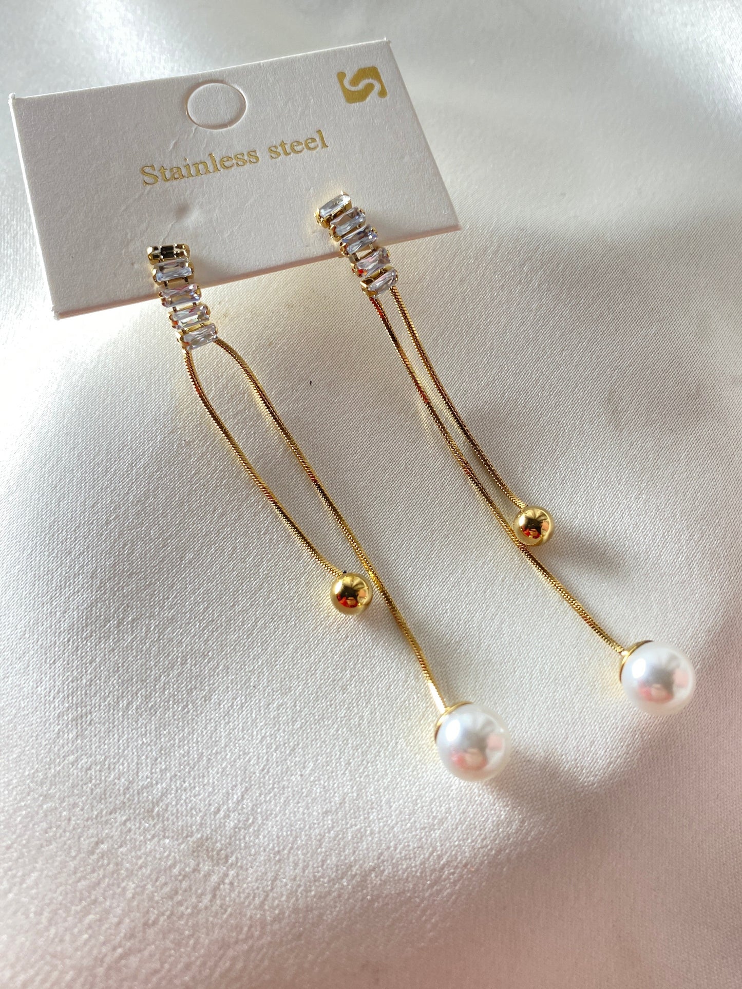 İnci Toplu Sallantılı Çelik Küpe