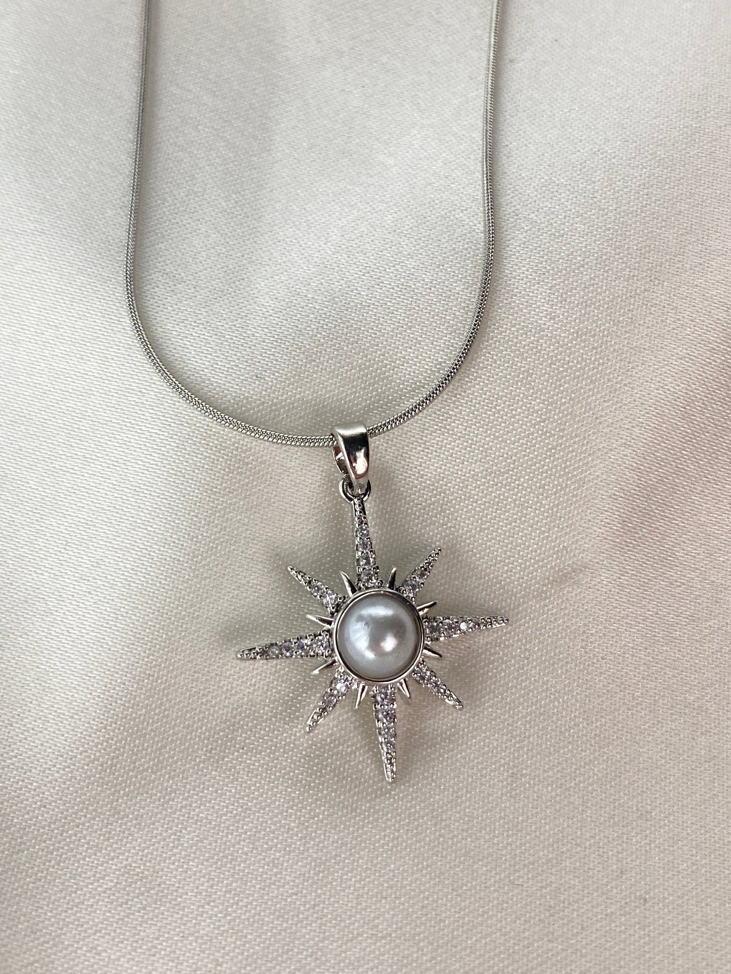 Güneşli Çelik Kolye