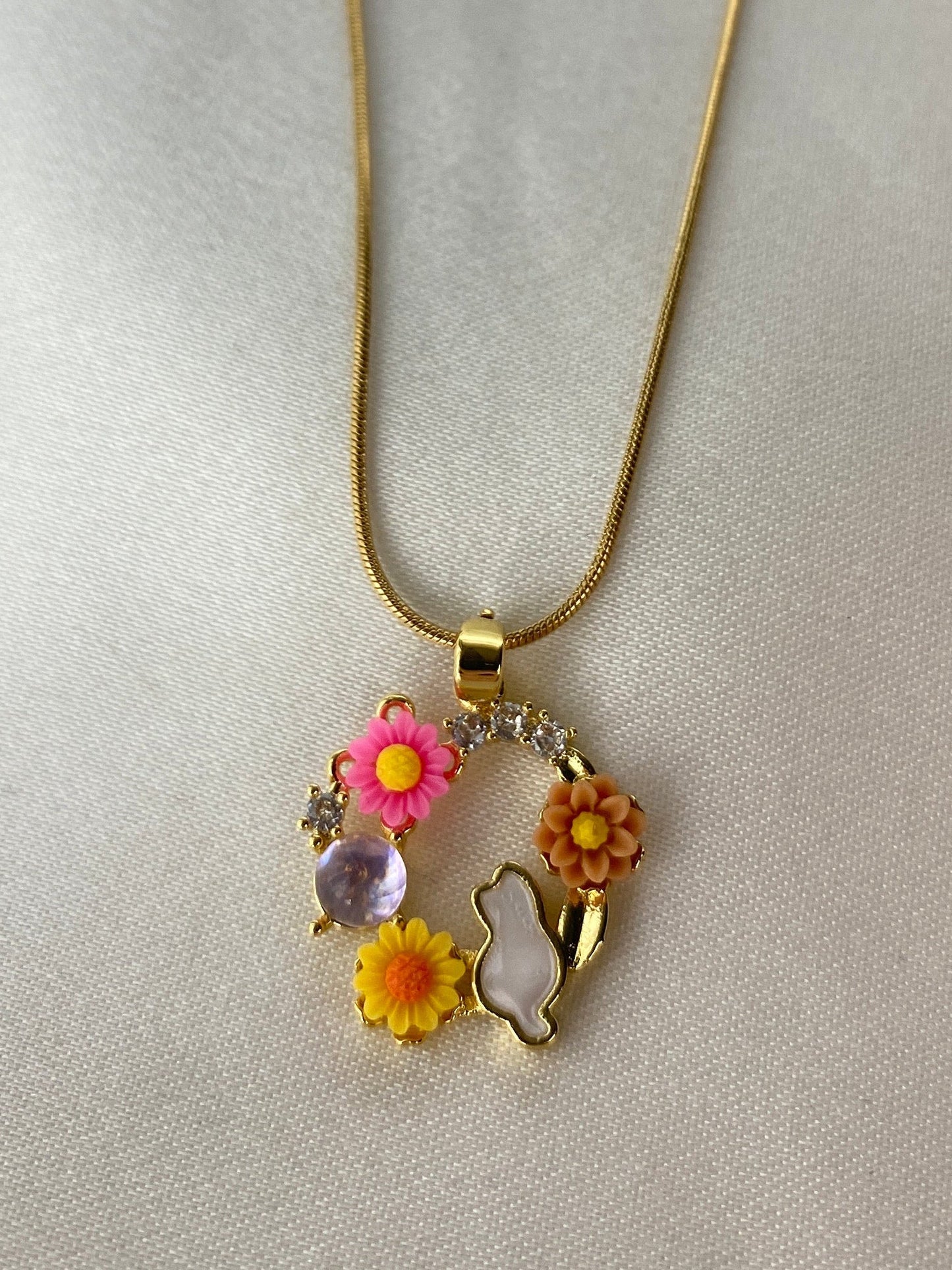 Çiçekli Çelik Kolye