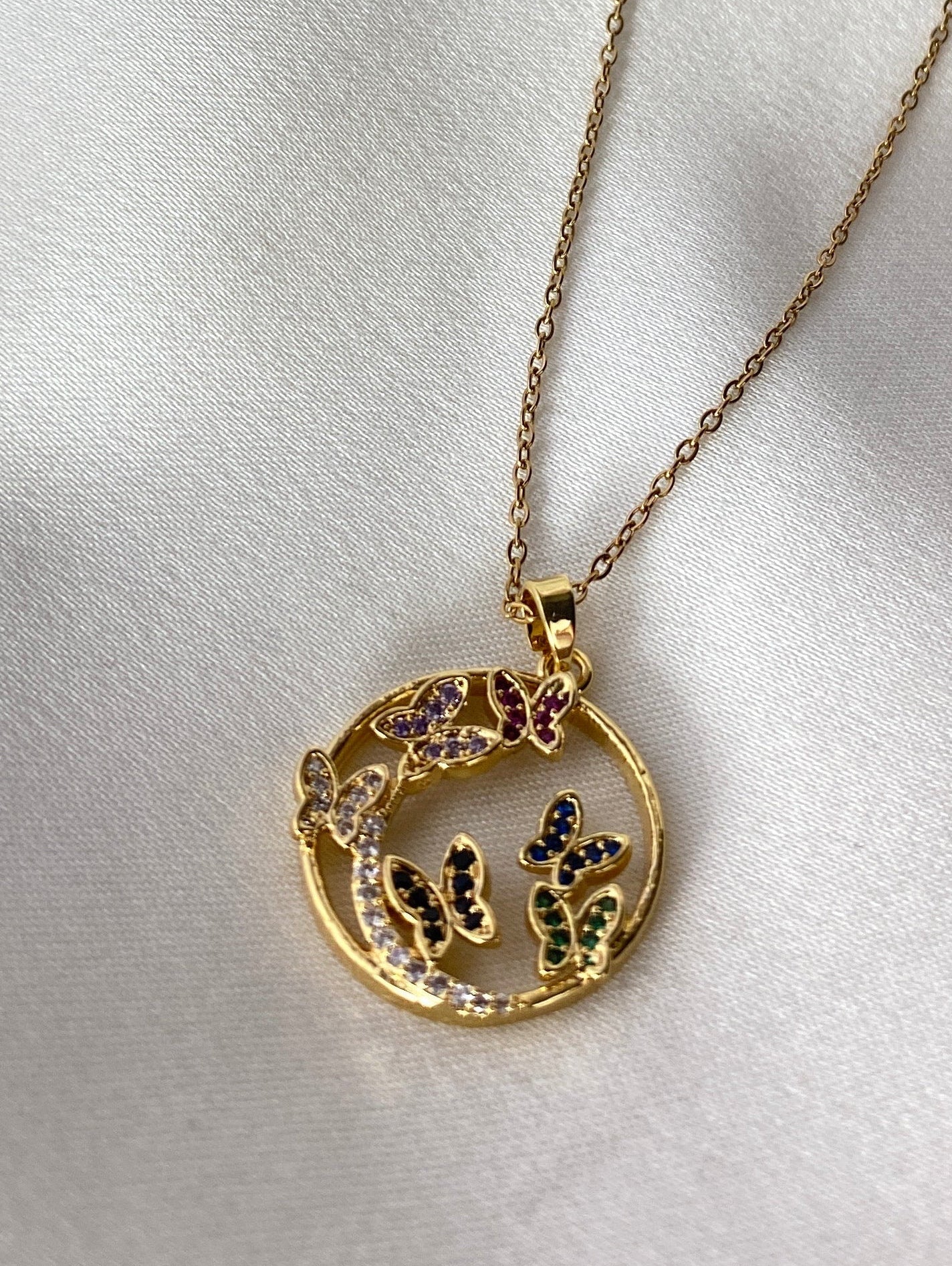 Kelebek Detaylı Çelik Kolye