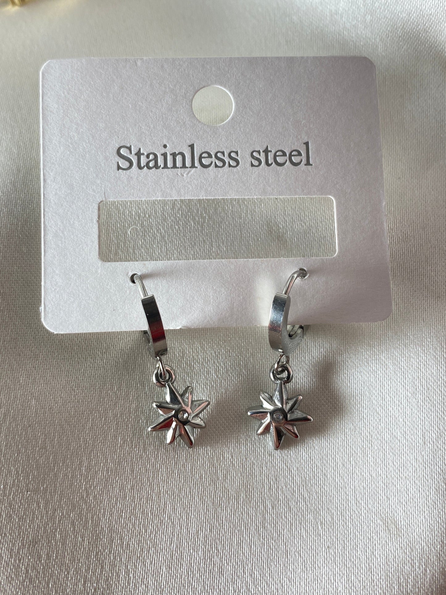 Kuzey Yıldızı Çelik Küpe