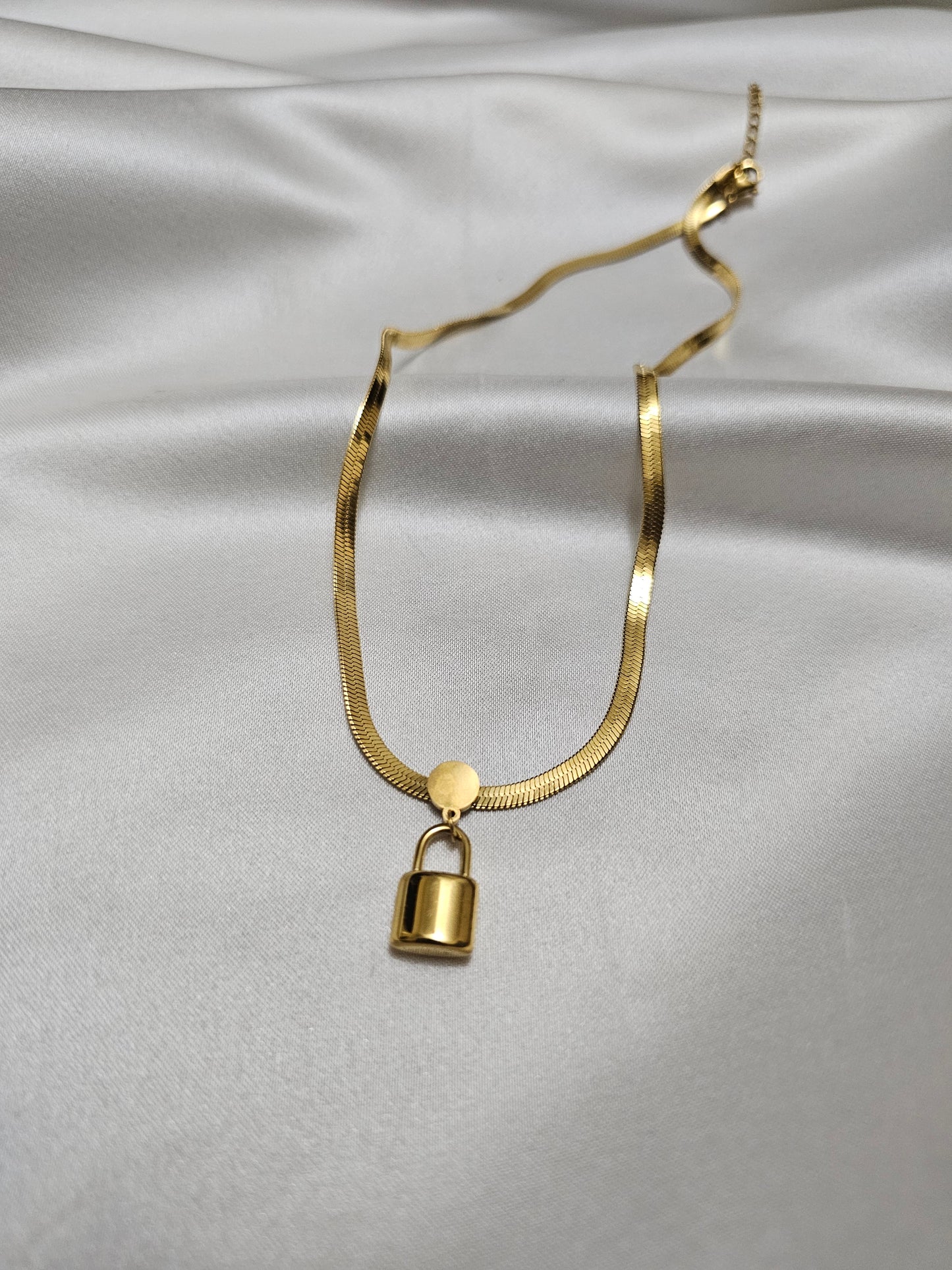 Kilit Gold Çelik Kolye