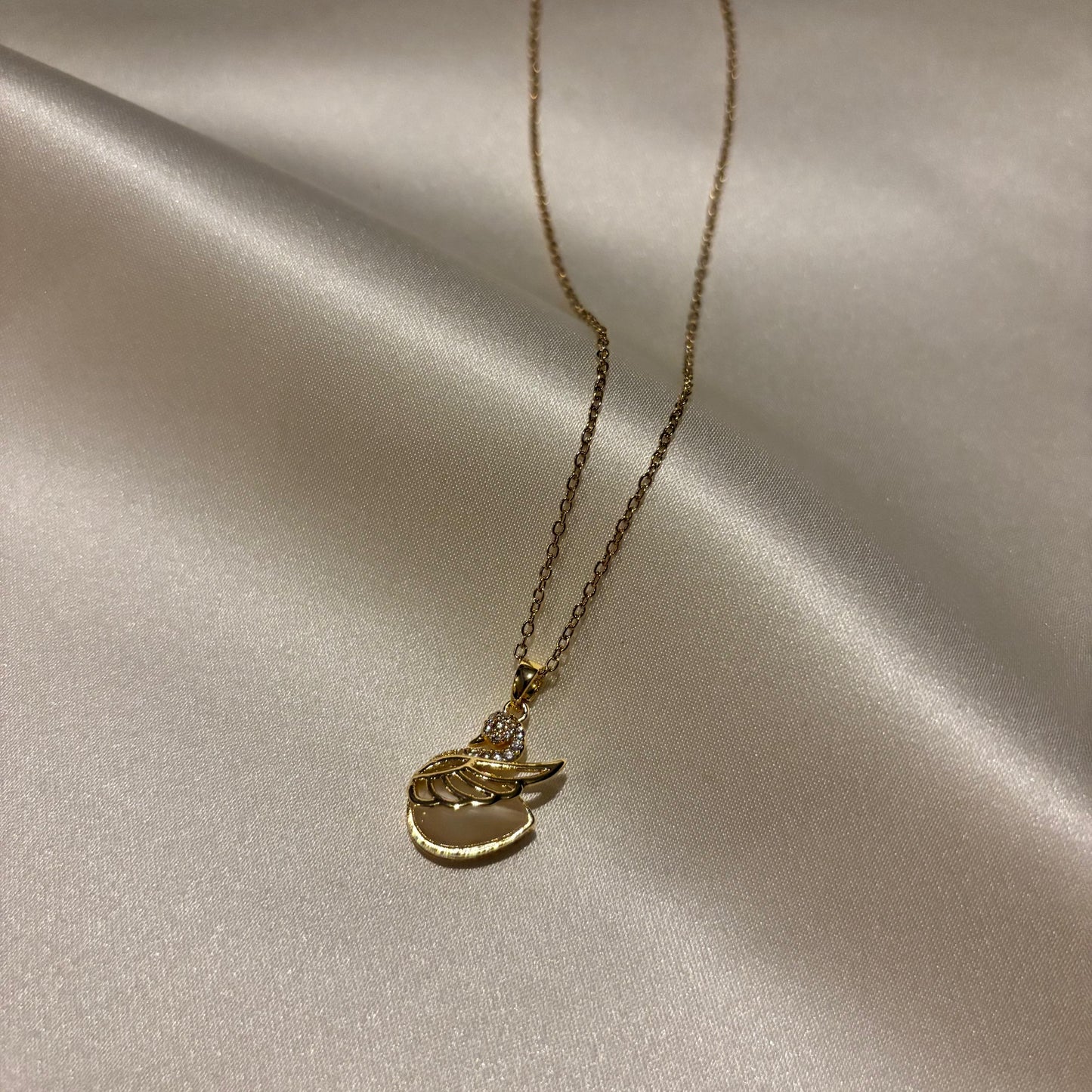 Lune Çelik Kanat Gold Kolye