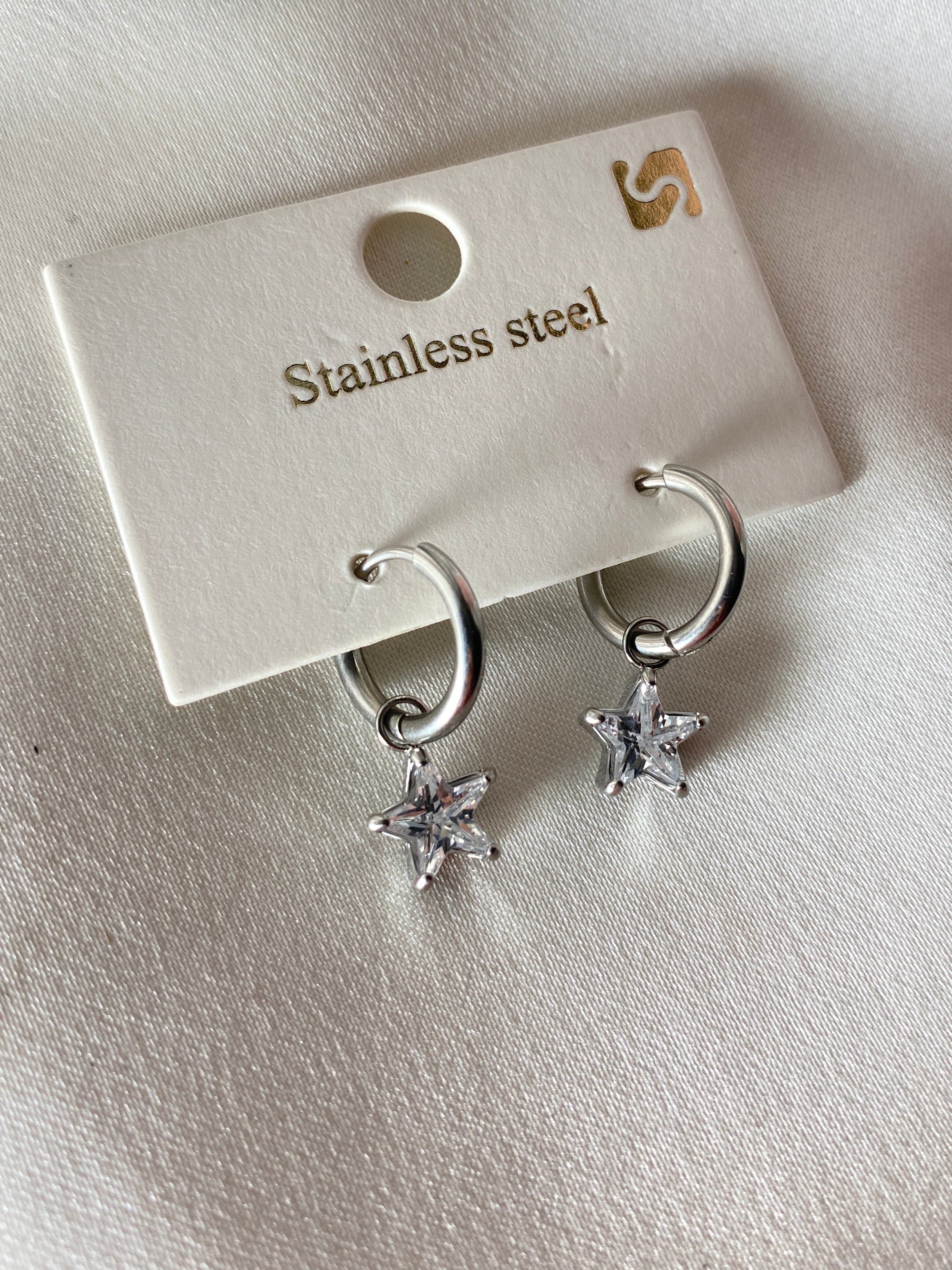 Yıldız Taşlı Çelik Küpe