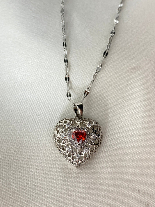 Kırmızı Kalp Detaylı Çelik Kolye