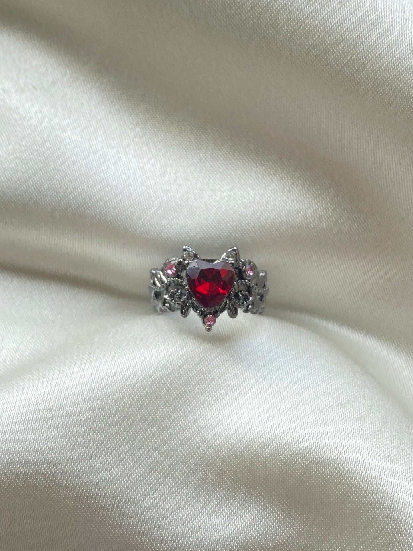 Kırmızı Kalp Taşlı Çelik Kolye