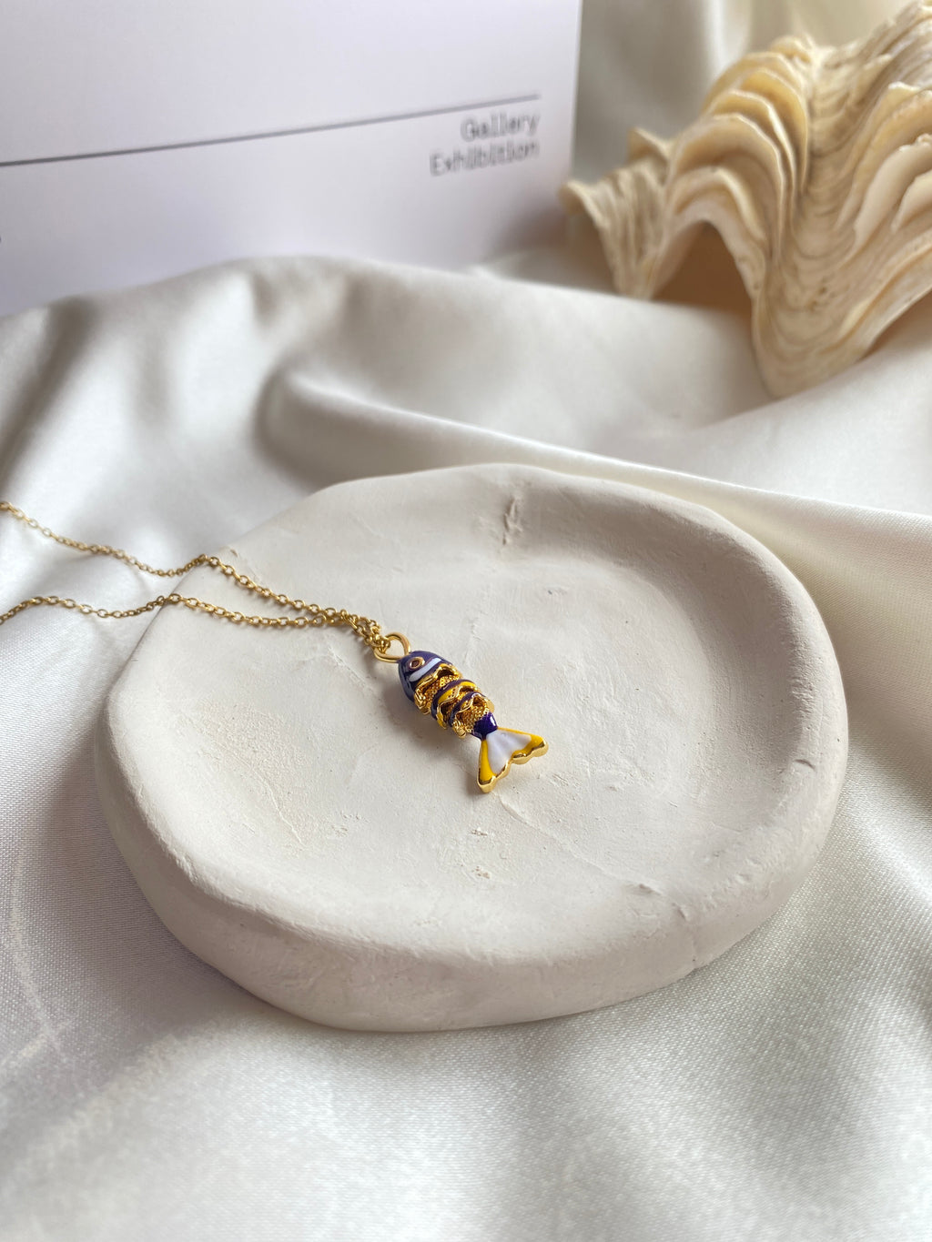 Lune Çelik Siyah Balık Gold Kolye