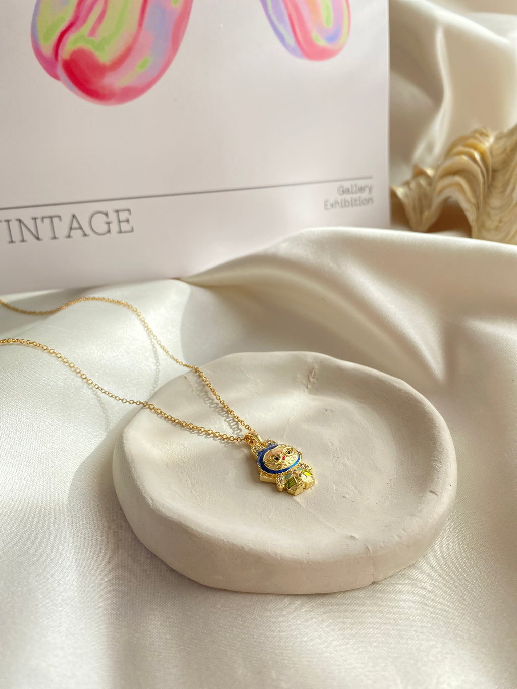 Labubu Mavi Gözlüklü Gold Çelik Kolye