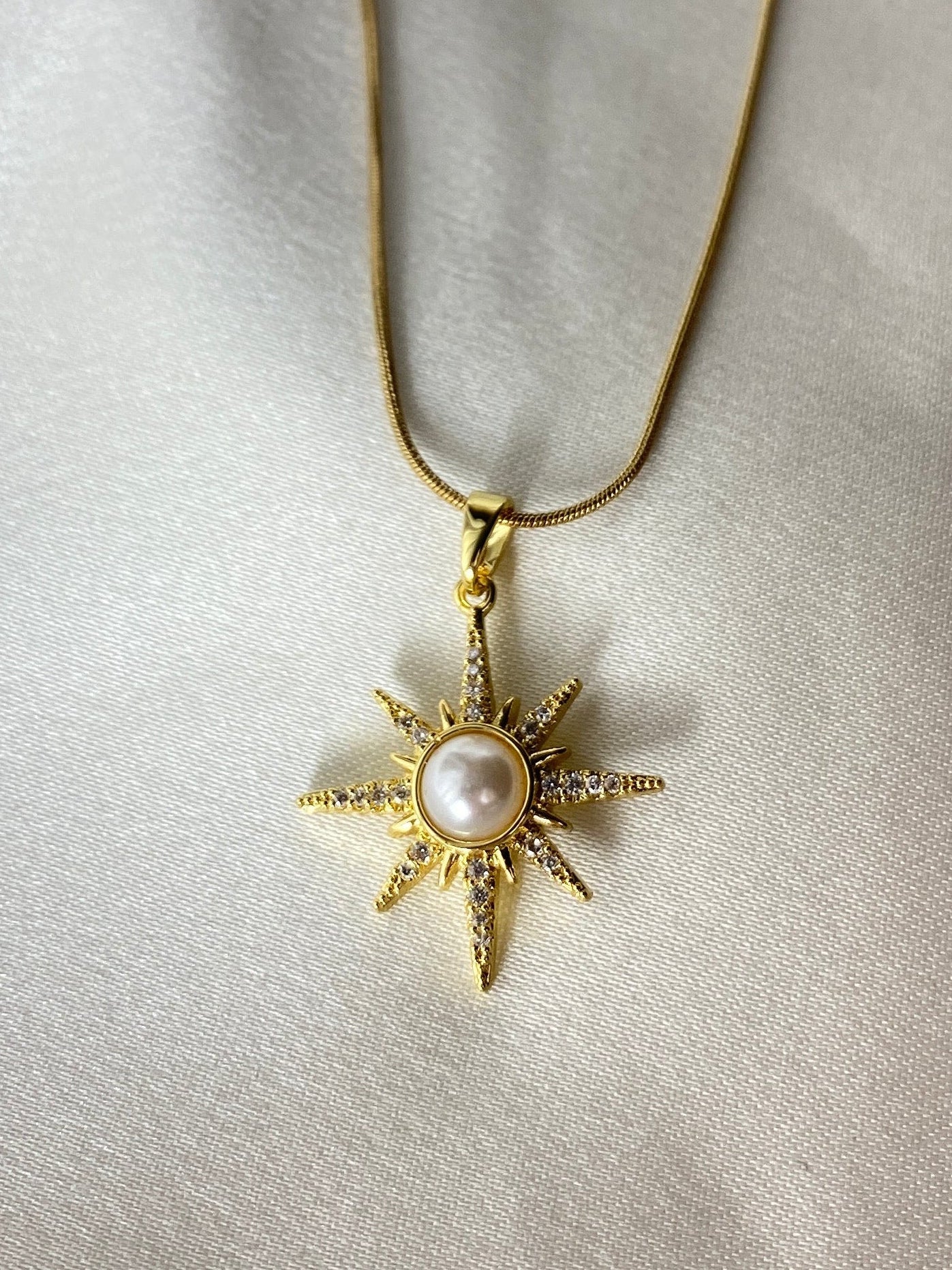 Güneşli Çelik Kolye