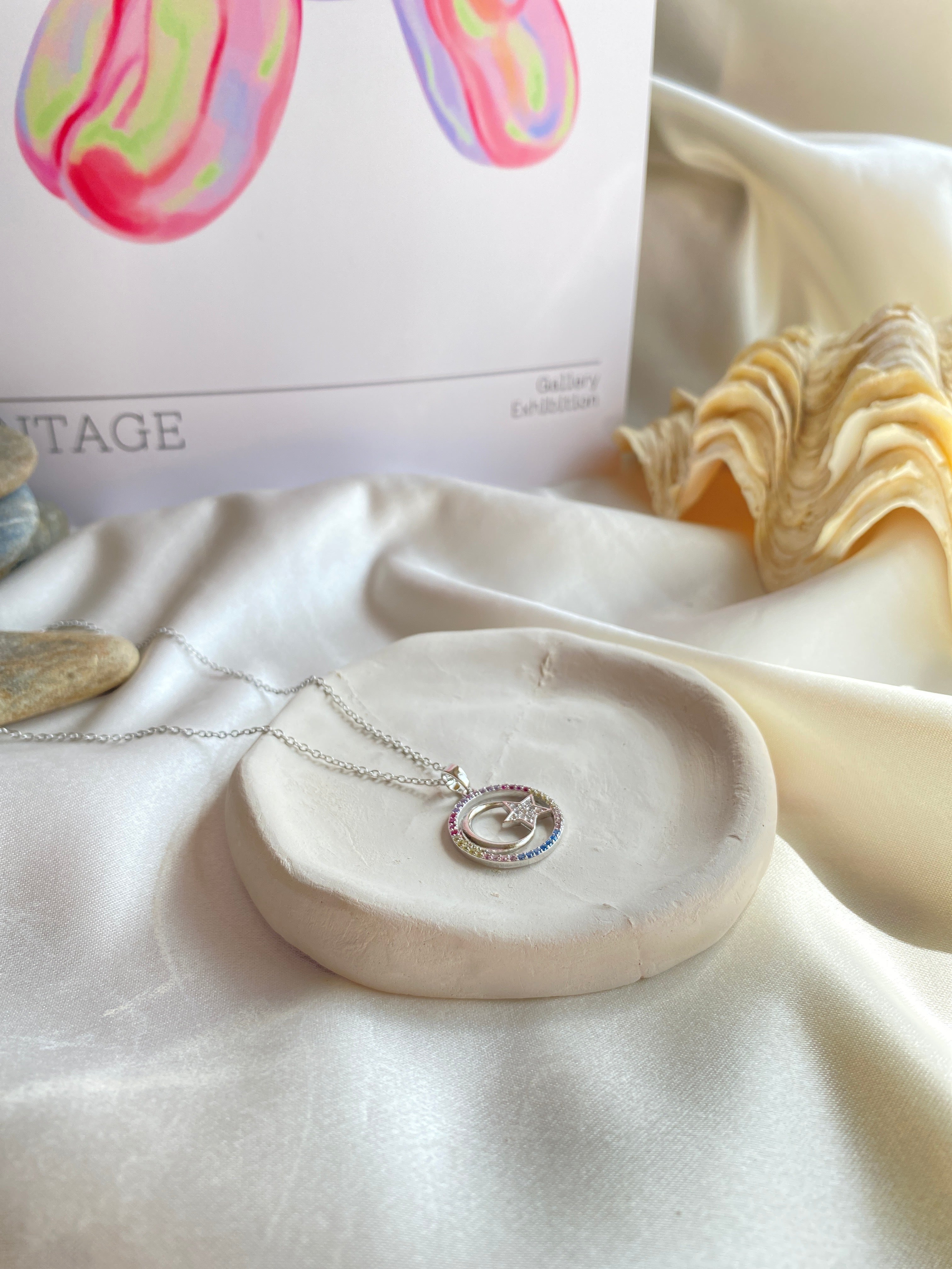 Ay Yıldız Renkli Taşlı Çember Çelik Kolye