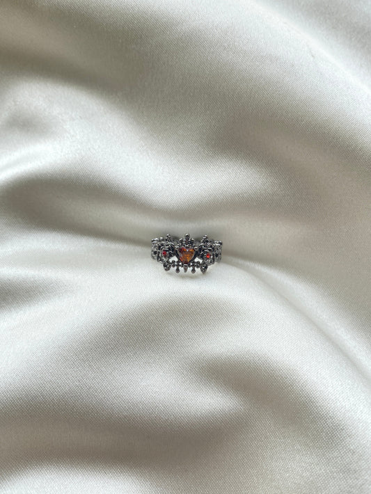 Kırmızı Kalp Detaylı Çelik Yüzük