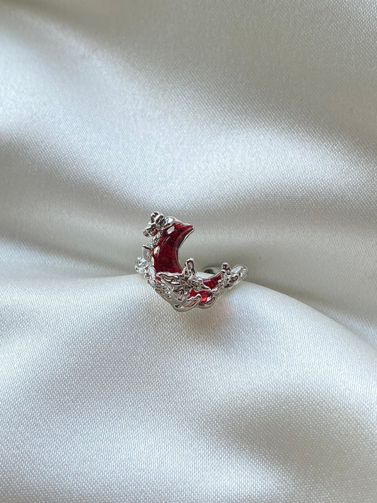 Sarmaşık Detaylı Kırmızı Ay Çelik Yüzük