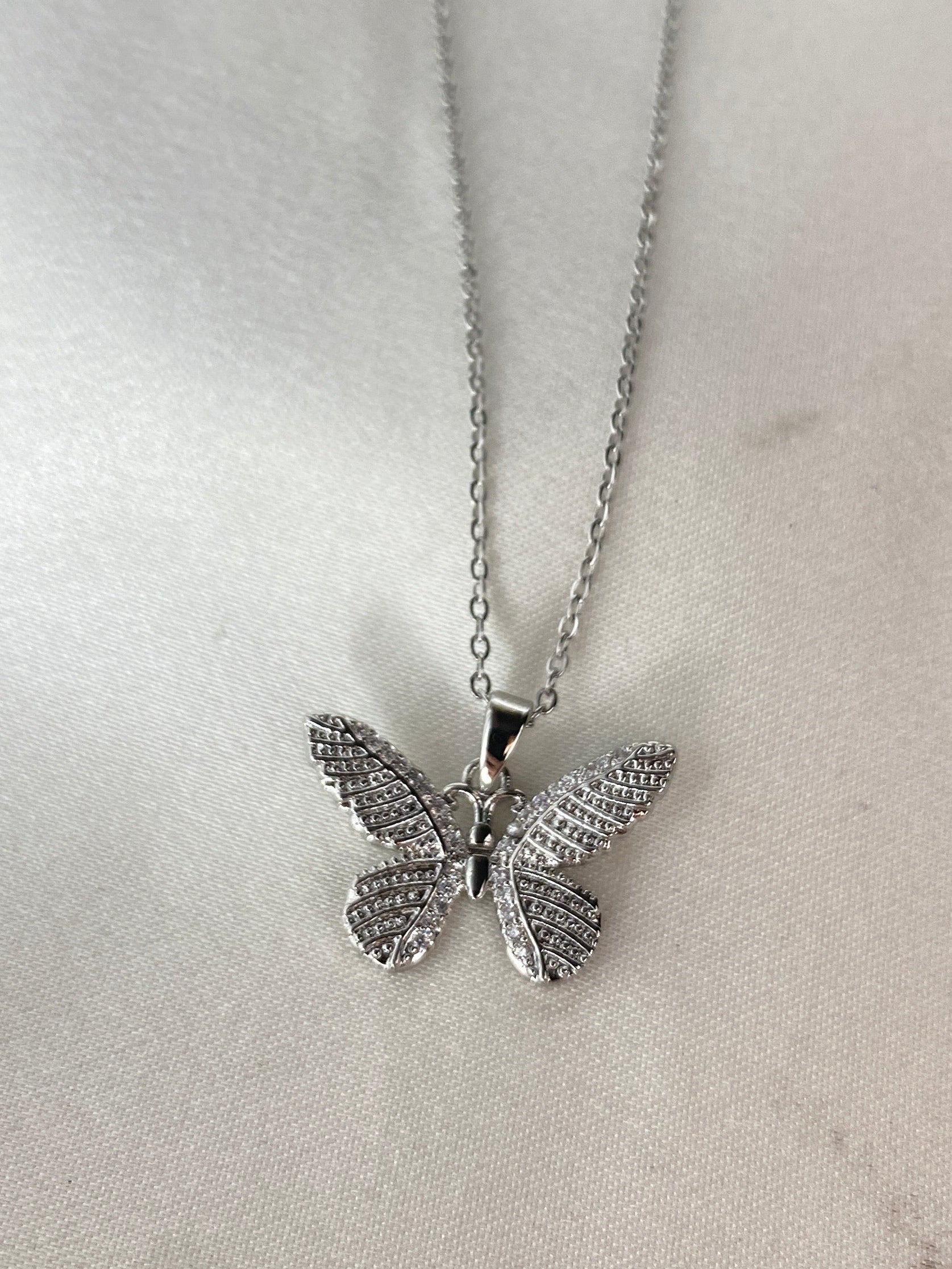 Taşlı Kelebek Silver Çelik Kolye