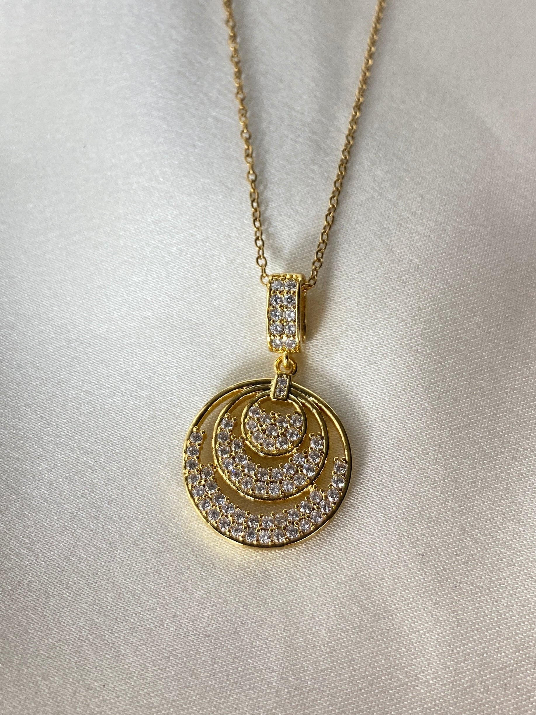 Halkalar Çelik Kolye