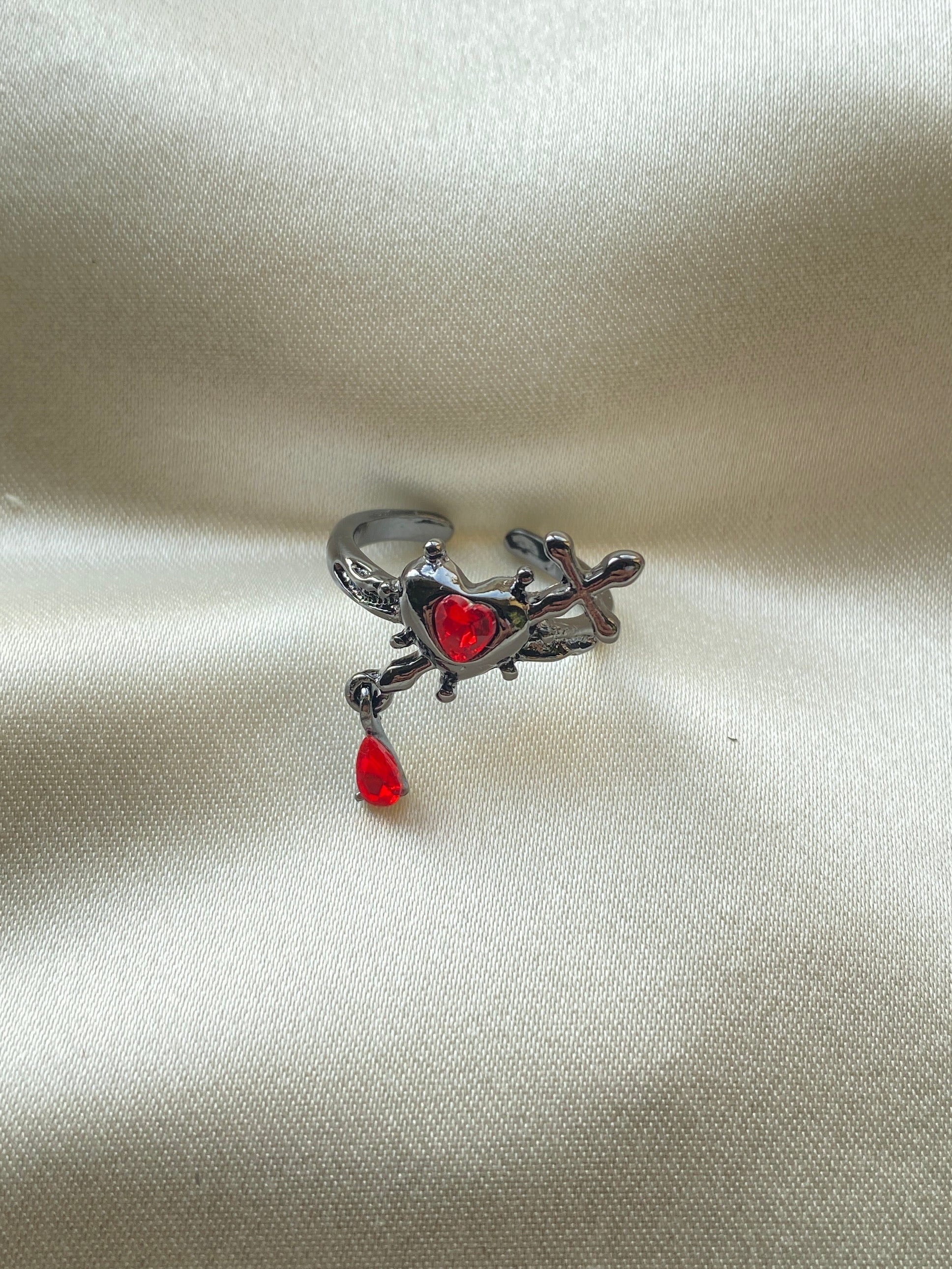 Kırmızı Kalp Çelik Yüzük