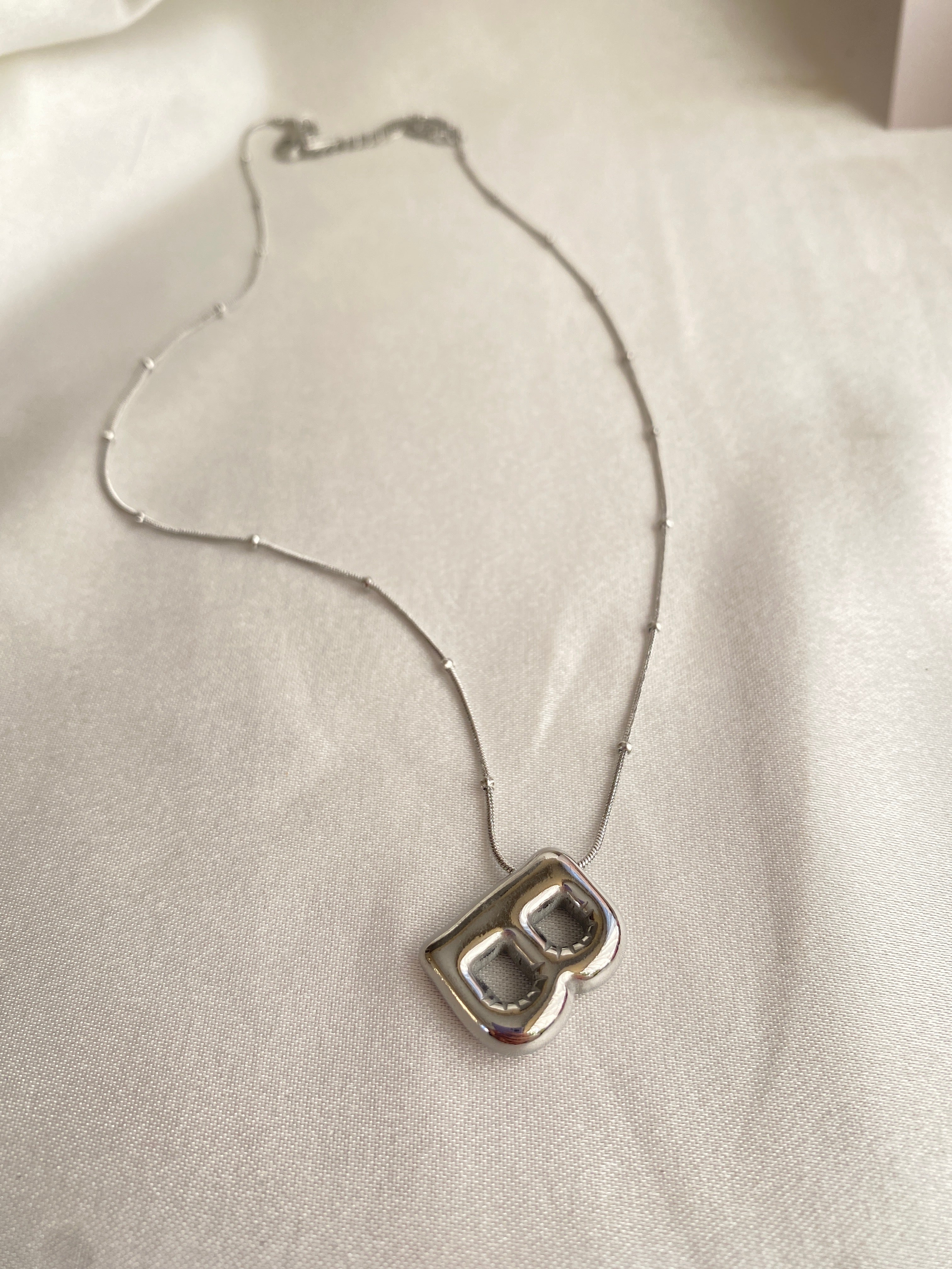 B Harfli Balon Çelik Kolye