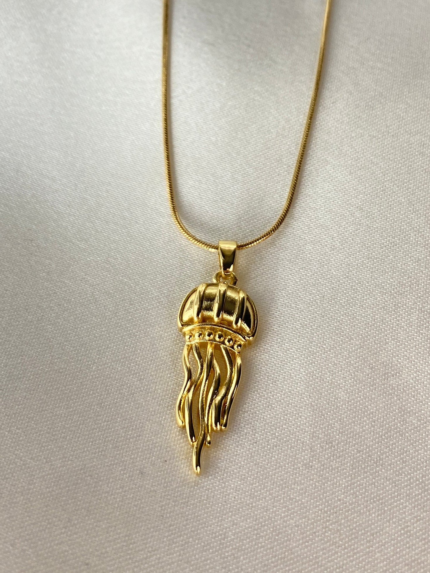 Denizanası Çelik Kolye