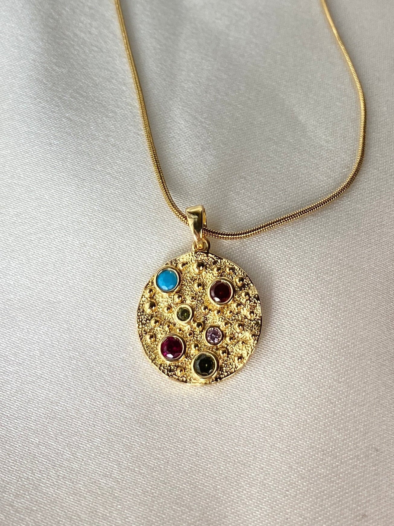 Renkli Taşlı Çelik Ay Kolye