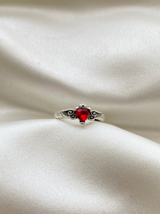 Kırmızı Kalp Detaylı Kanat Çelik Yüzük