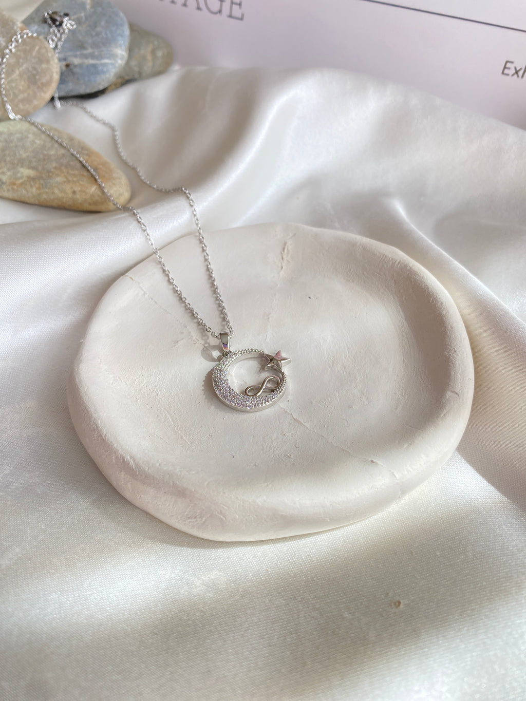 Taşlı Bayrak Çelik Silver Kolye