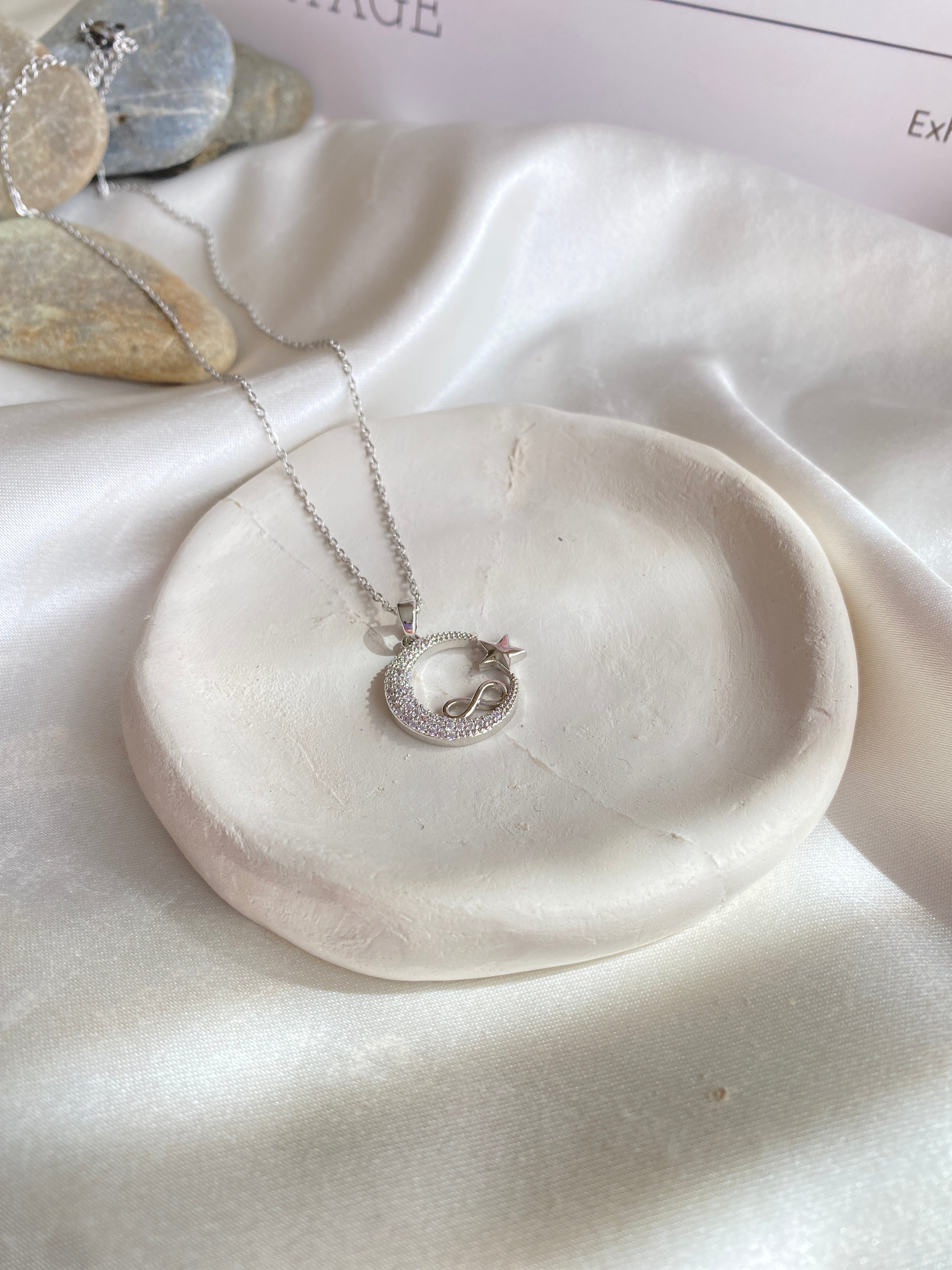 Taşlı Bayrak Çelik Silver Kolye