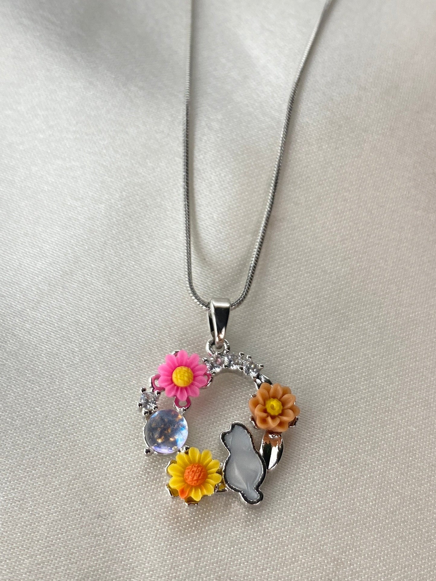 Çiçekli Çelik Kolye