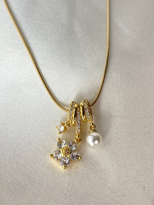 Çiçekli Çelik Kolye