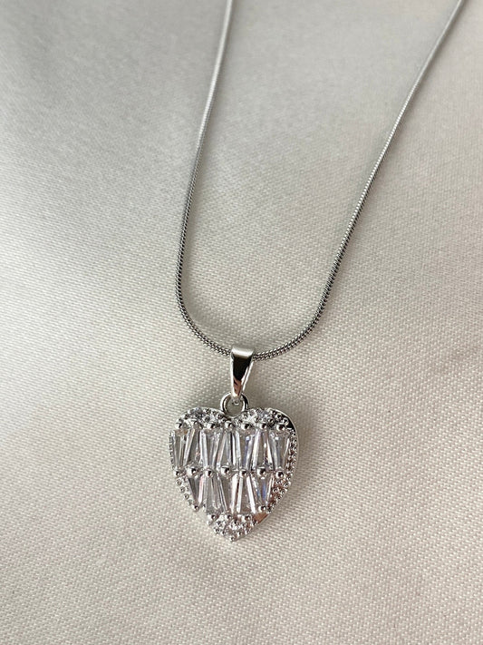 Taşlı Kalp Çelik Kolye