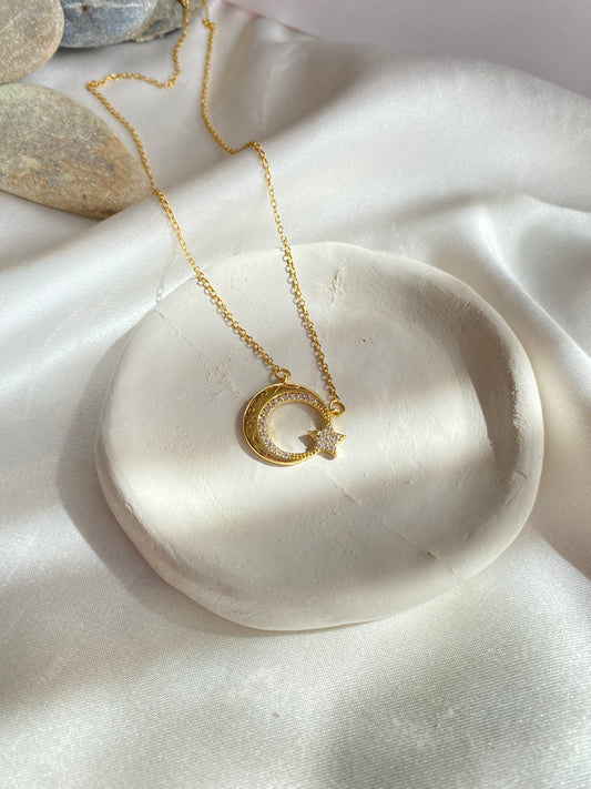 Taşlı Gold Bayrak Çelik Kolye