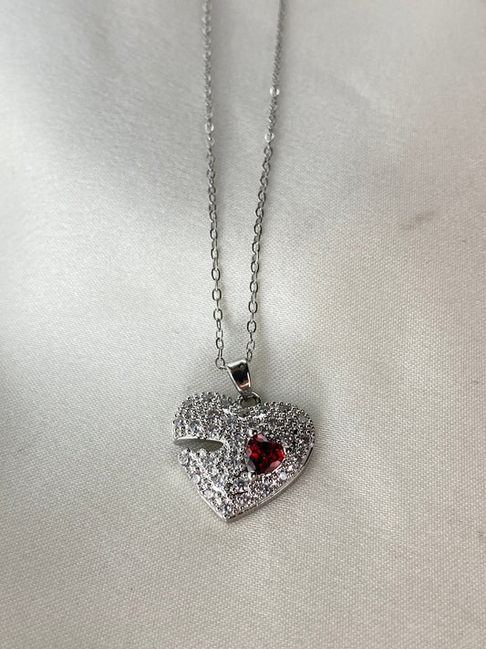 Kırmızı Taşlı Çelik Kolye