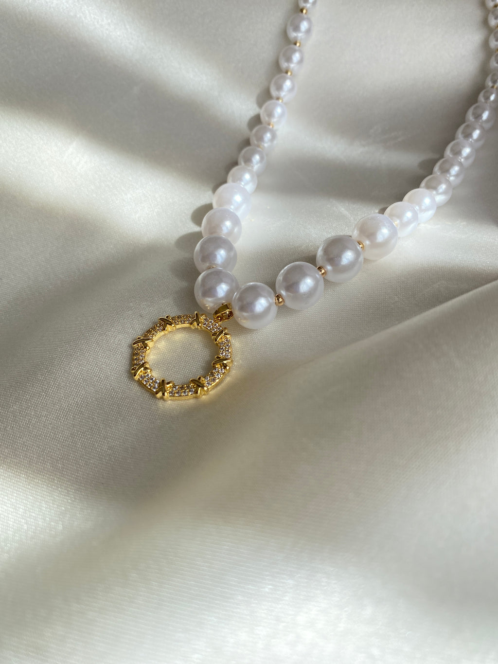 Lune Çelik Halkalı İnci Kolye