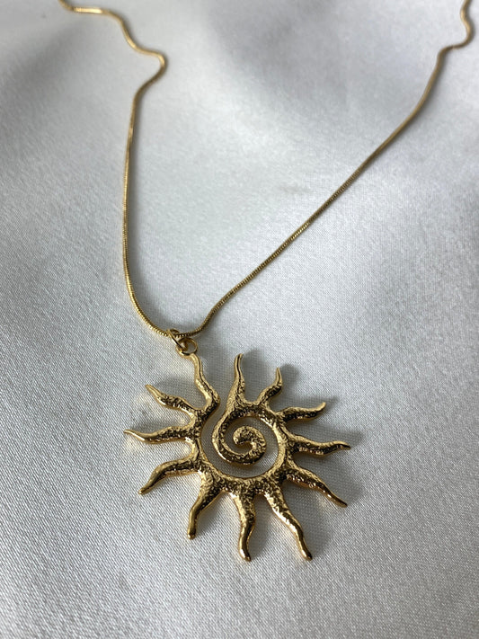 Sarmal Güneş Çelik Kolye