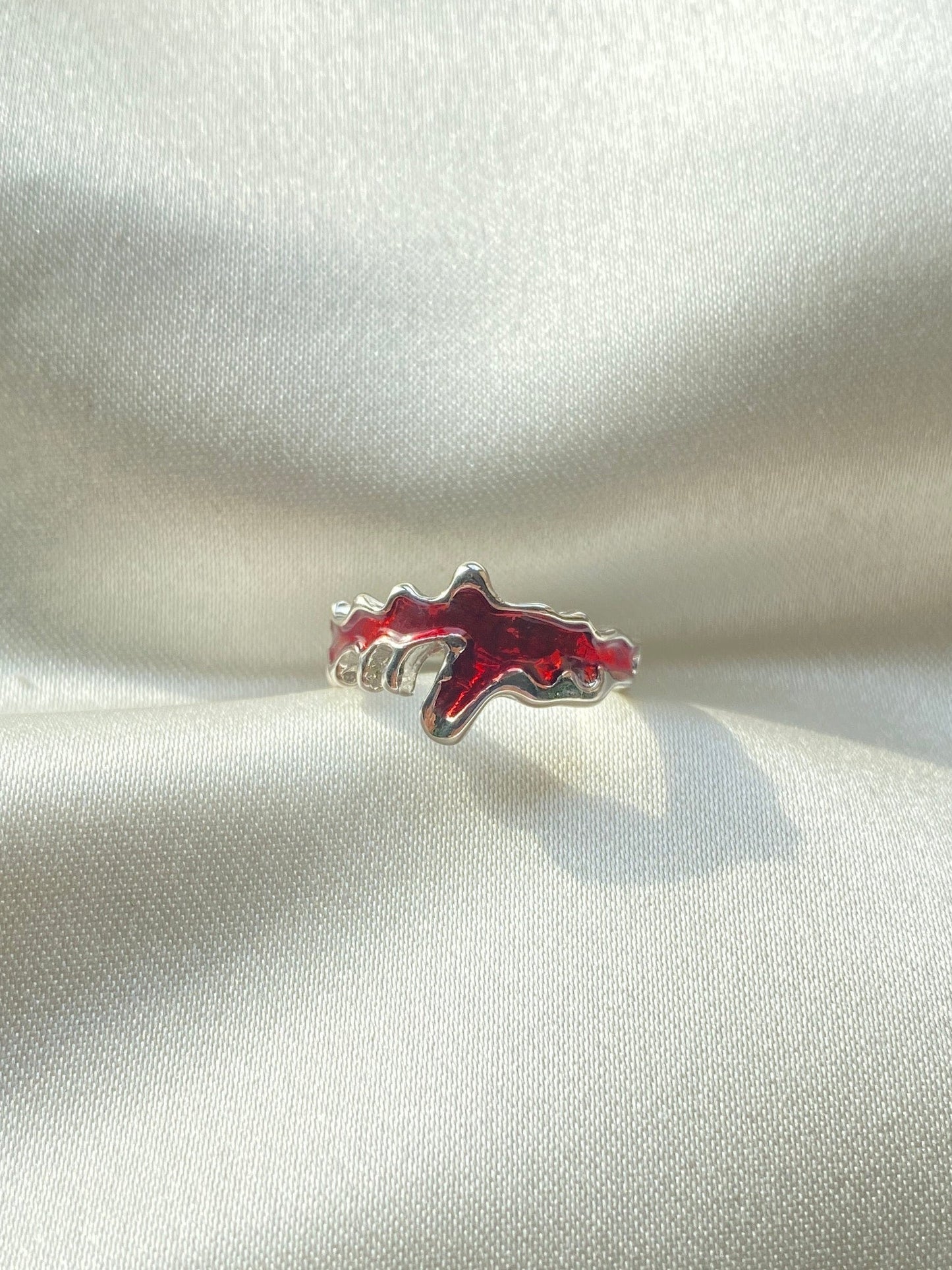 Kırmızı Detaylı Çelik Yüzük