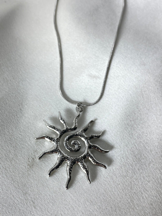 Sarmal Güneş Çelik Kolye