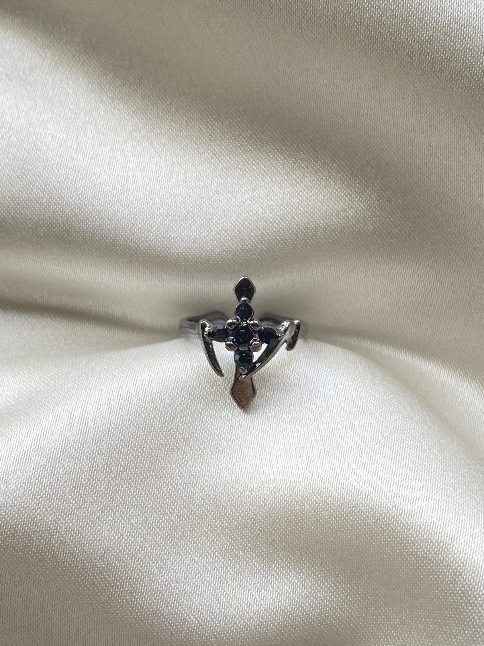 Siyah Taş Detaylı Çelik Yüzük