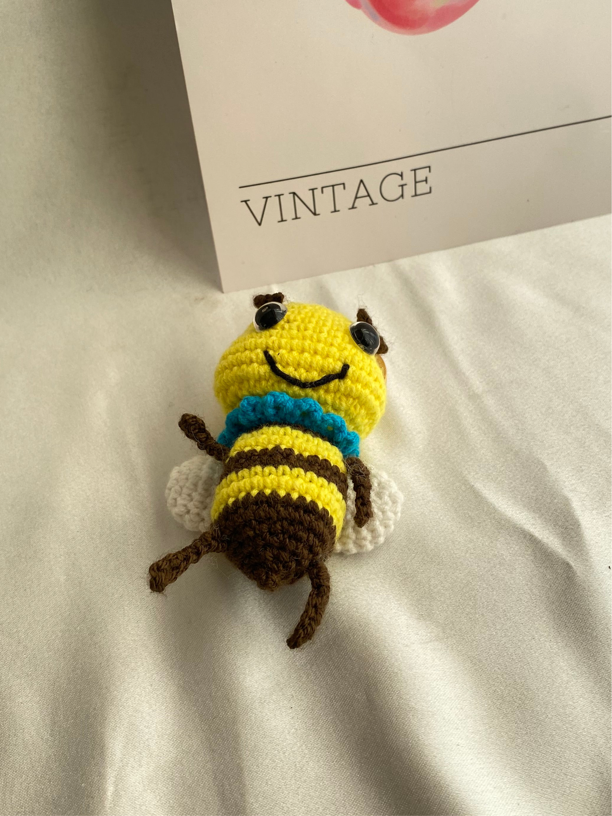 Mavi Detaylı Arı Anahtarlık