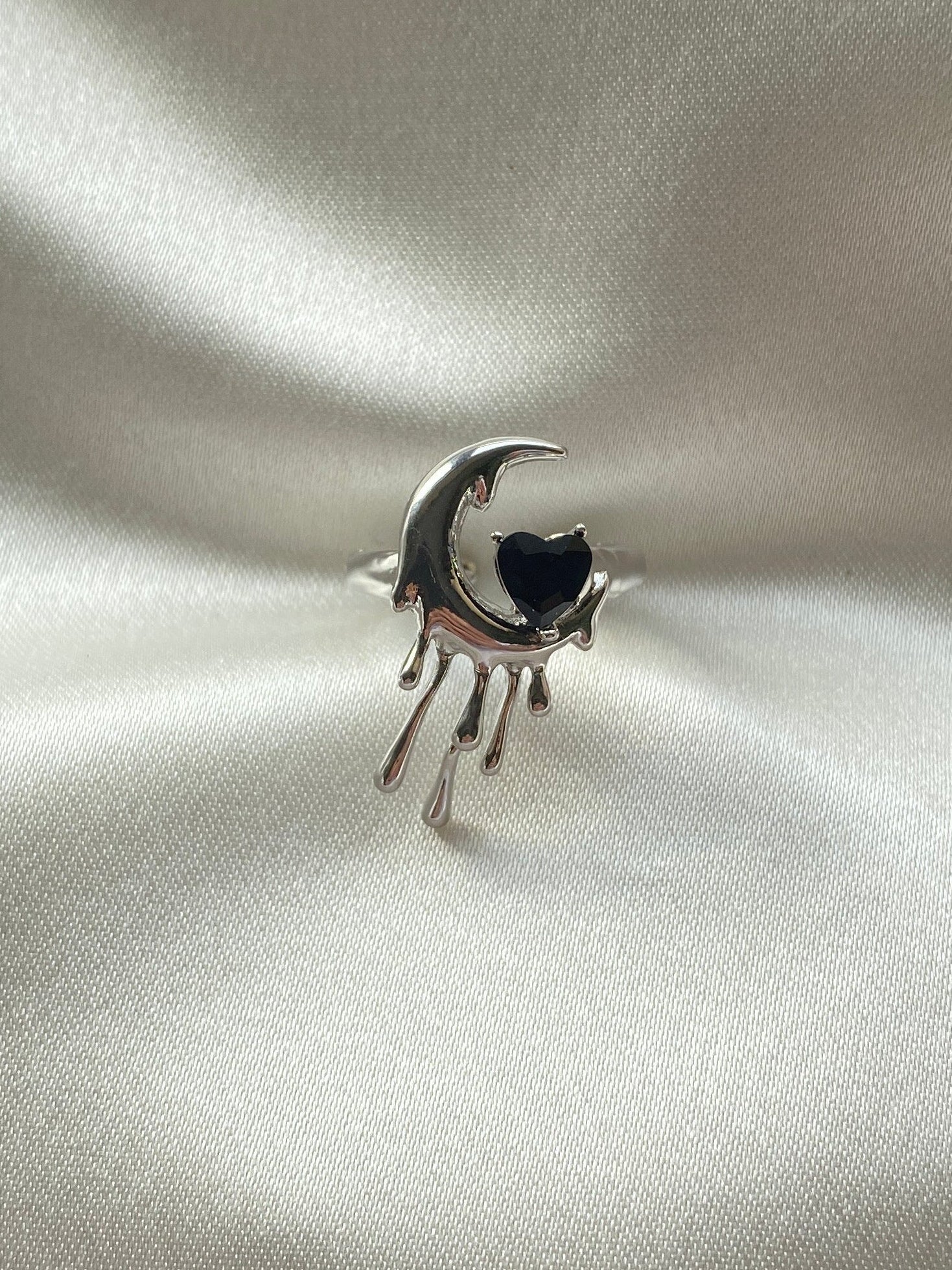 Siyah Taşlı Ay Çelik Yüzük