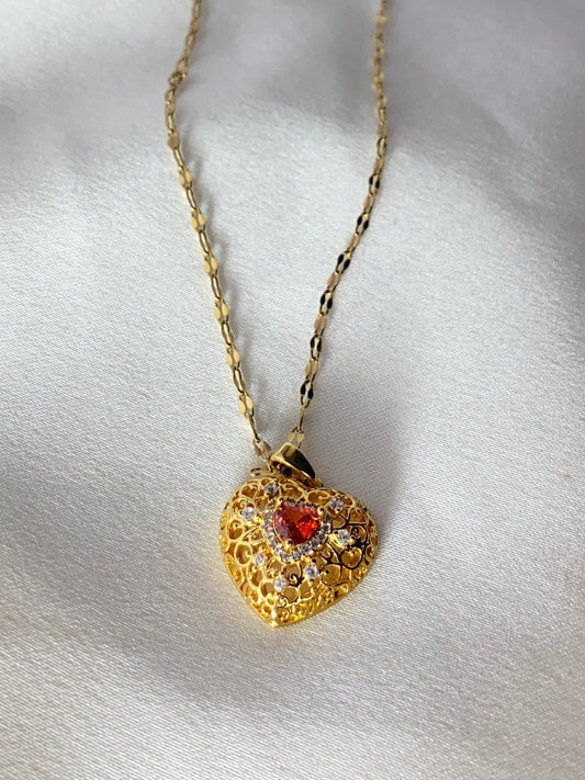 Kırmızı Kalp Detaylı Çelik Kolye