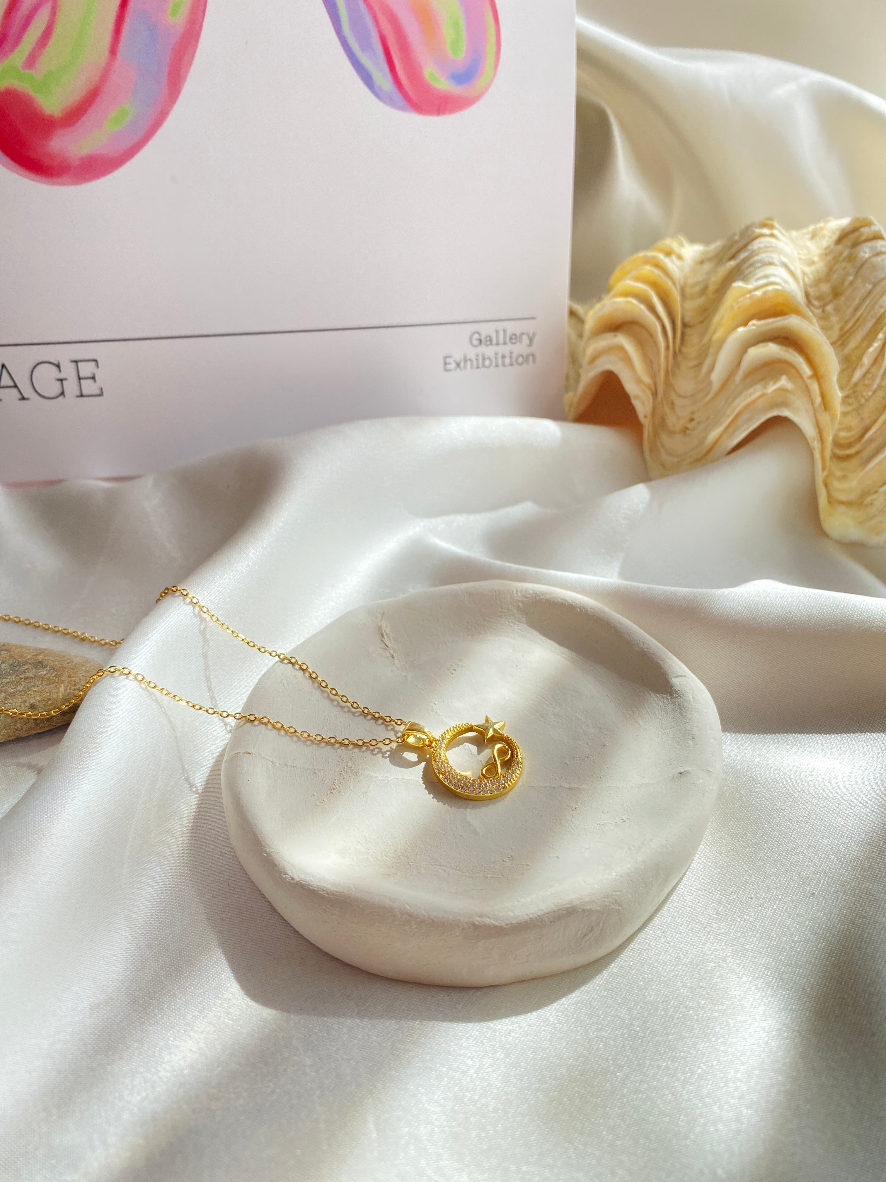 Taşlı Gold Bayrak Sonsuzluk İşareti Çelik Kolye