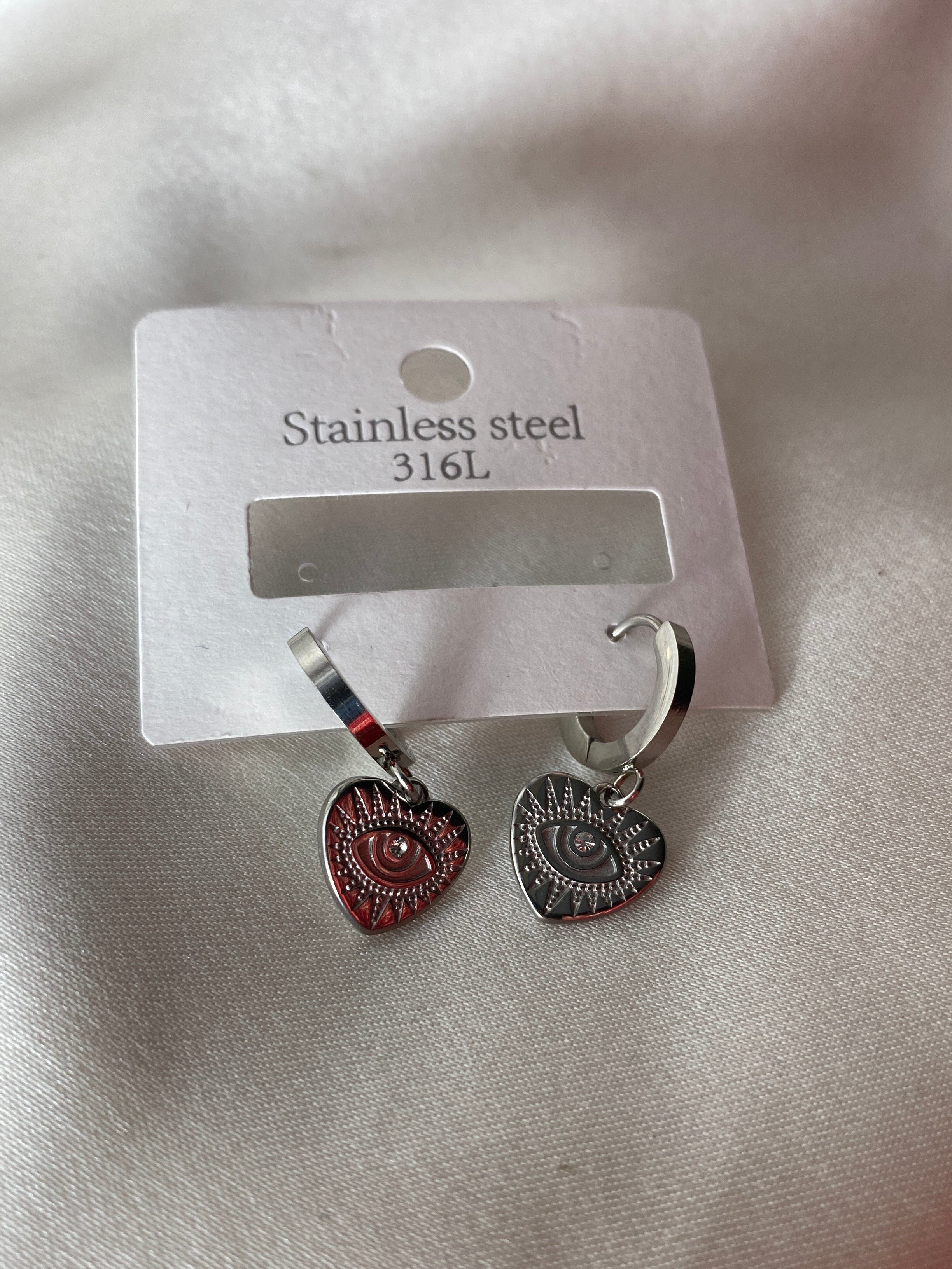 Göz Detaylı Çelik Küpe