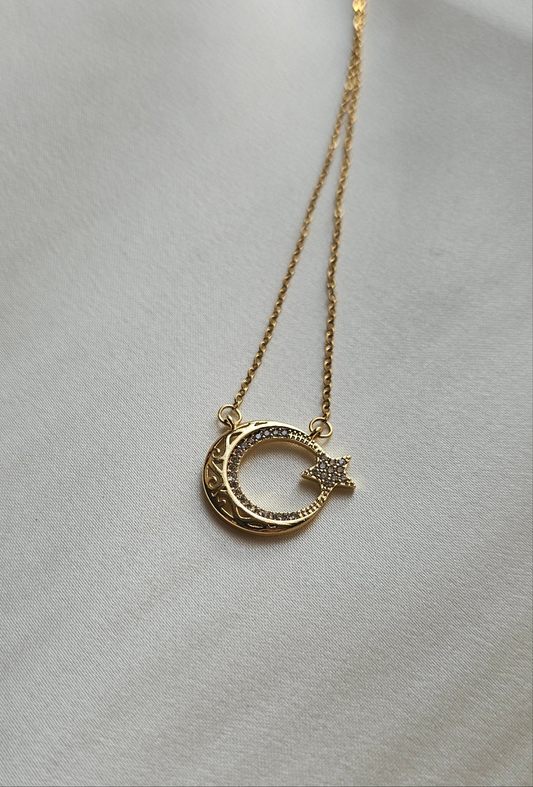 Yıldız Taşlı İşlemeli Bayrak Gold Çelik Kolye