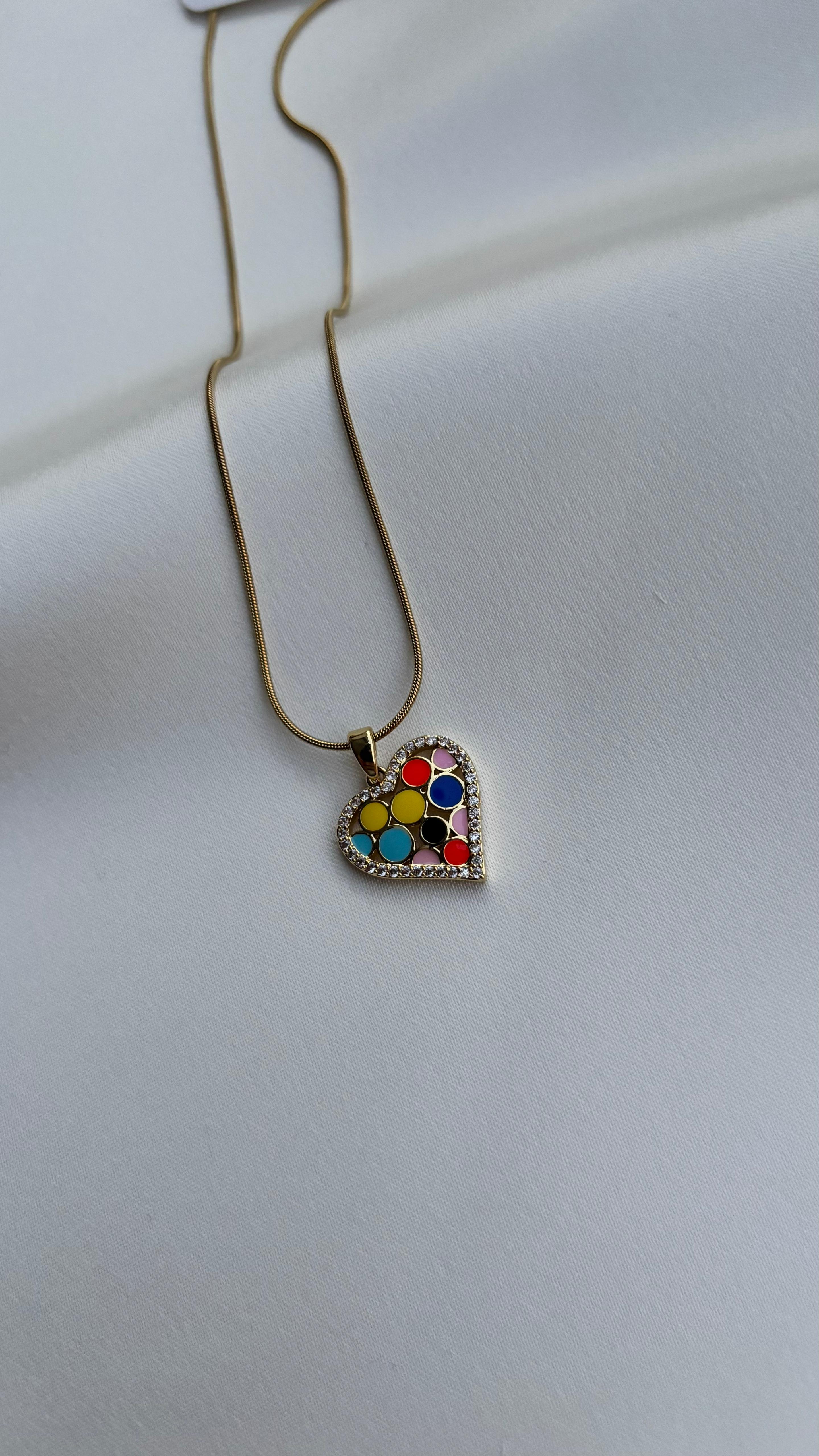 Lune Çelik Kalpli Renkli Gold Kolye