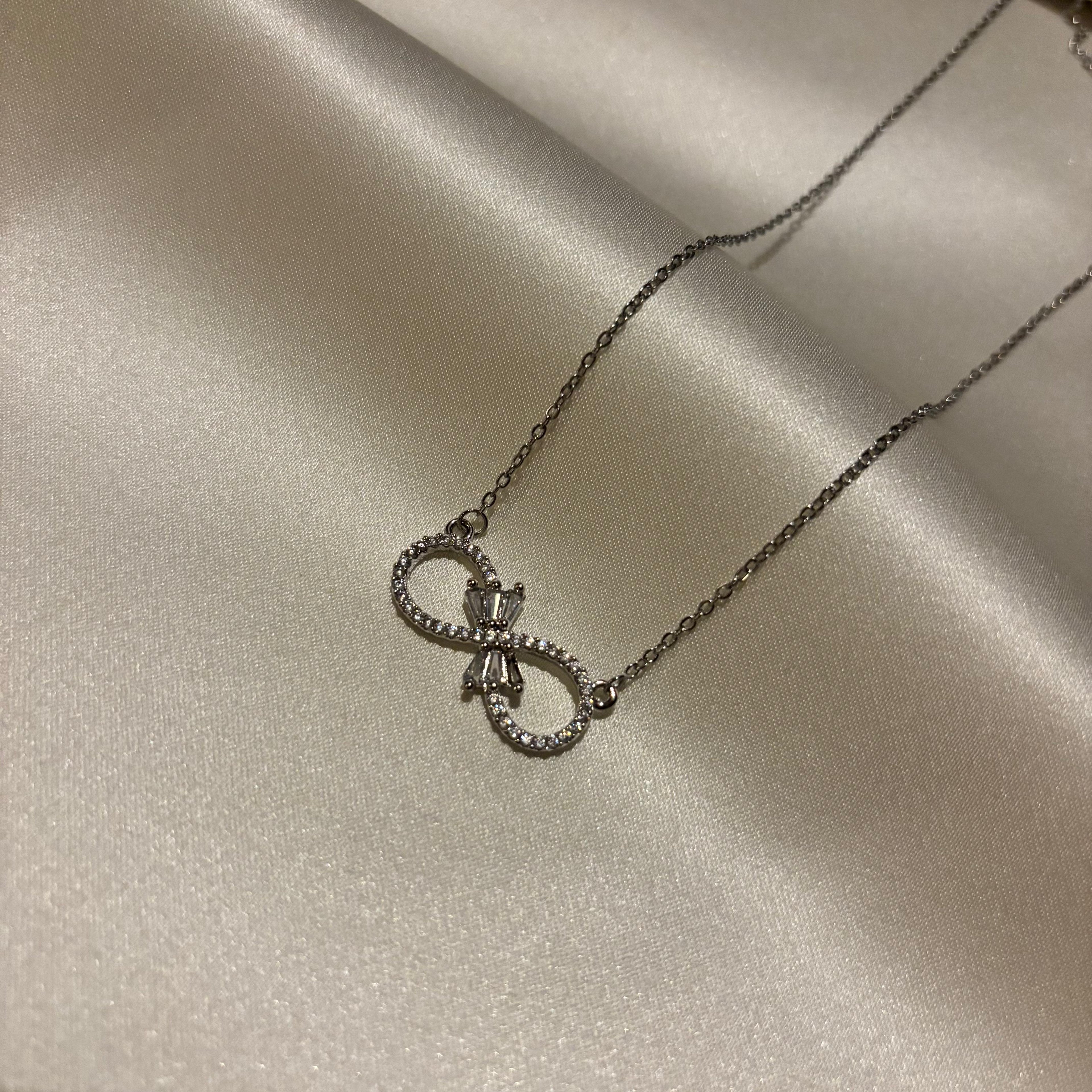 Lune Taşlı Sonsuzluk Çelik Silver