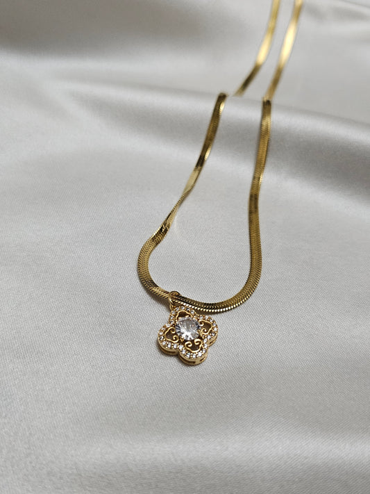 Çiçek Gold Taşlı Çelik Kolye