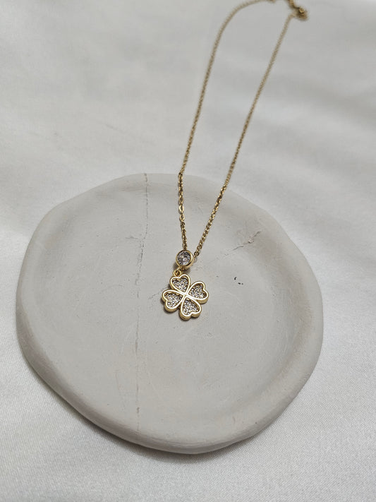 Gold Steel Necklace with Clover Stone